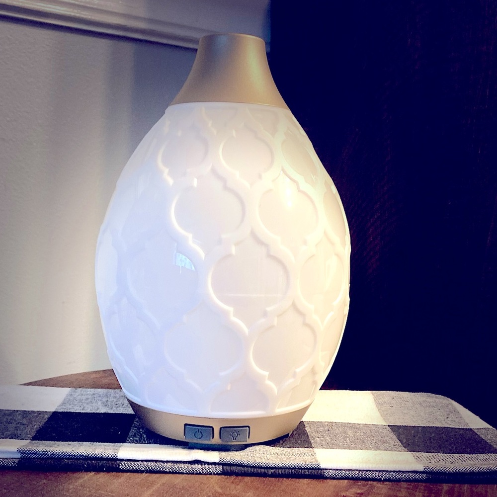 Brand New in Box! Essential oils diffuser - Desert Mist